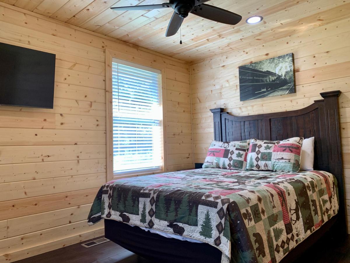 The Brick House: Brand New! 3 Bedroom Home With Private Driveway Pigeon Forge Luaran gambar