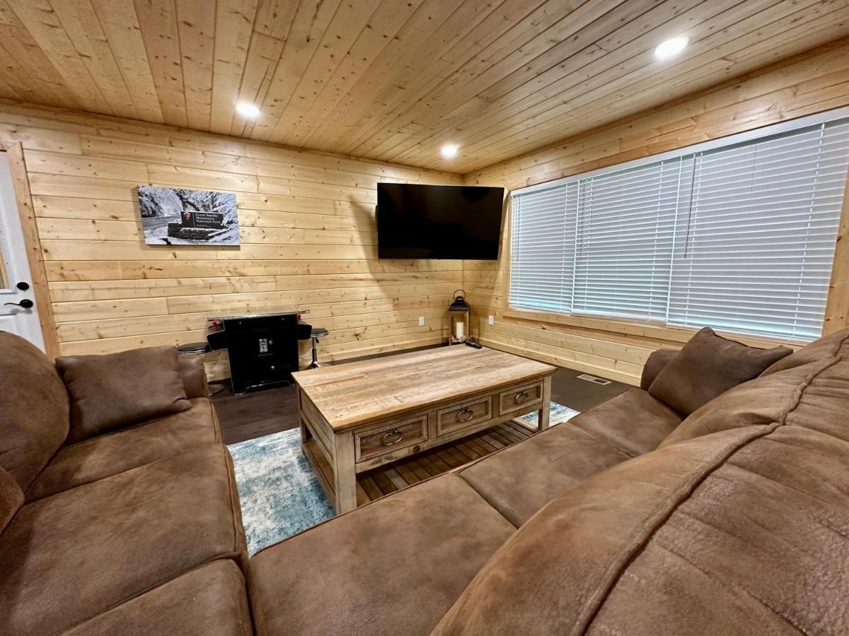 The Brick House: Brand New! 3 Bedroom Home With Private Driveway Pigeon Forge Luaran gambar